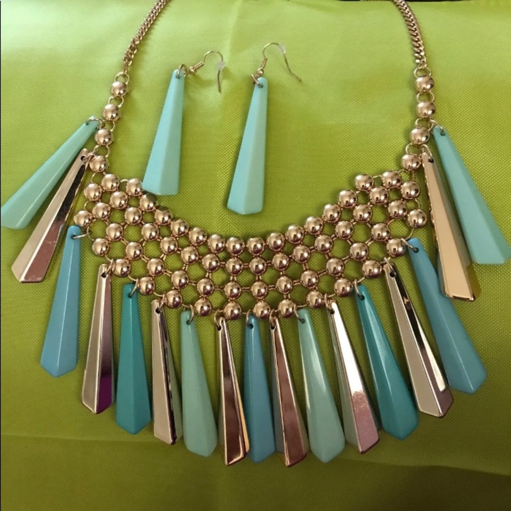 Stunning Necklace & Earrings In Blues